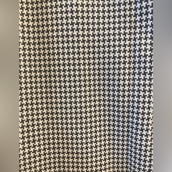 Beautiful houndstooth dress - Picture 2 of 4